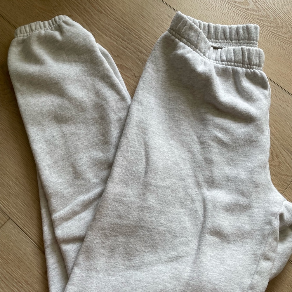 Aritzia Light Heather Grey Sweatpants
